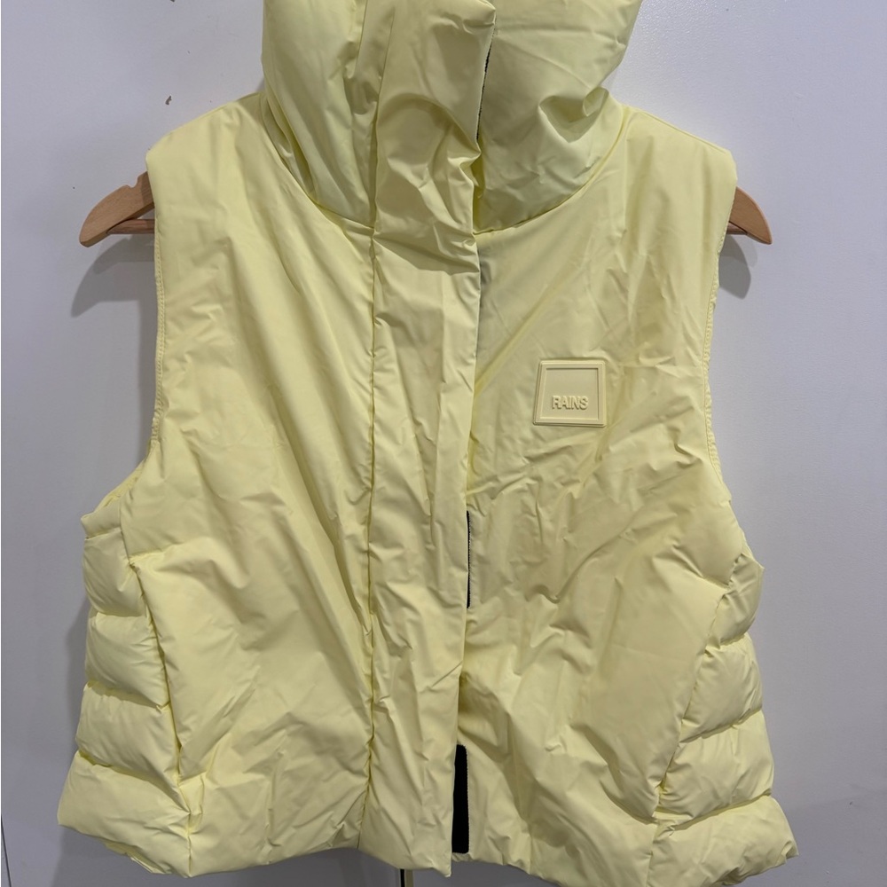 Rains women’s Puffer Vest in Pale Yellow